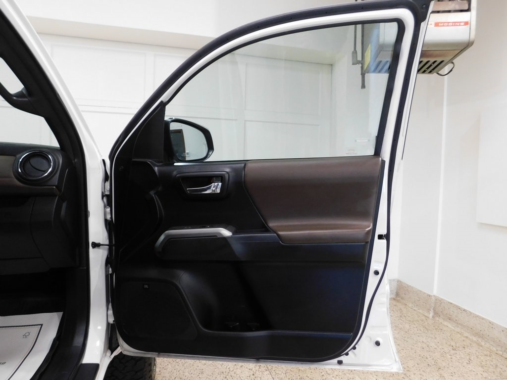 Toyota Tacoma Limited Double Cab V6 6AT 4WD 2017