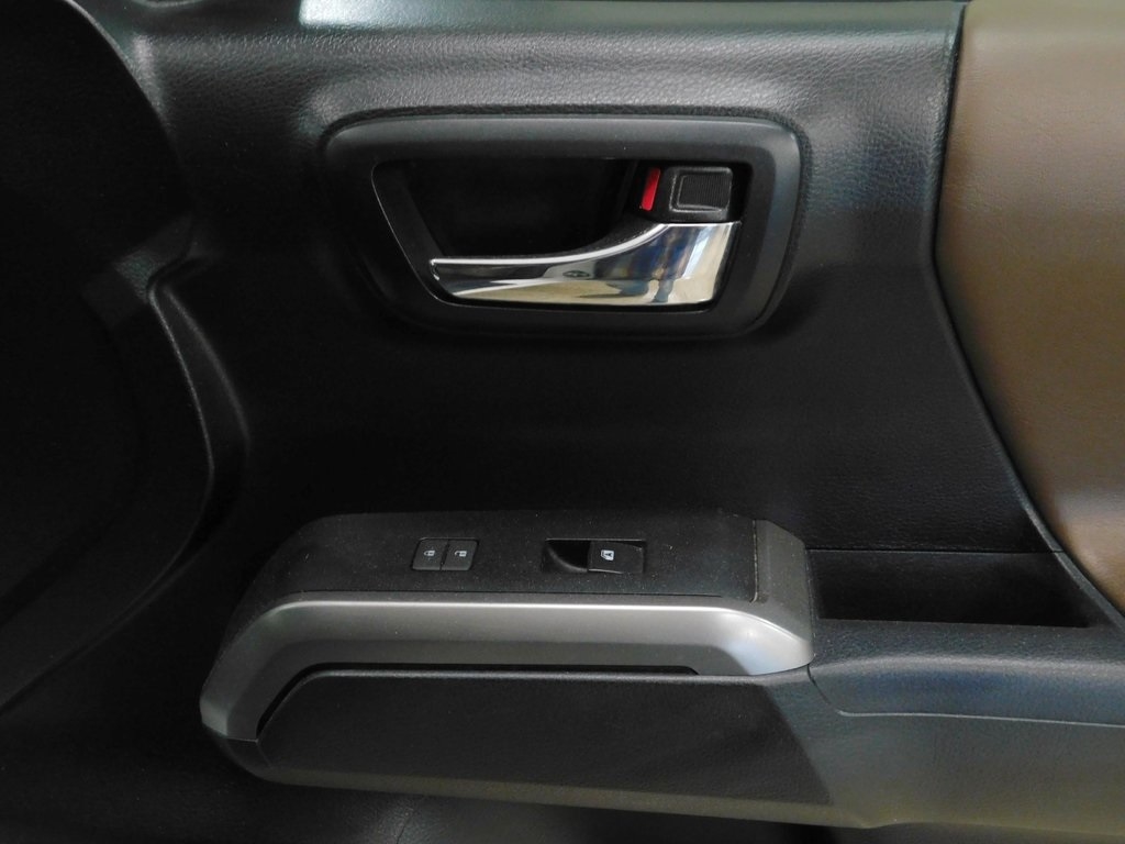 Toyota Tacoma Limited Double Cab V6 6AT 4WD 2017