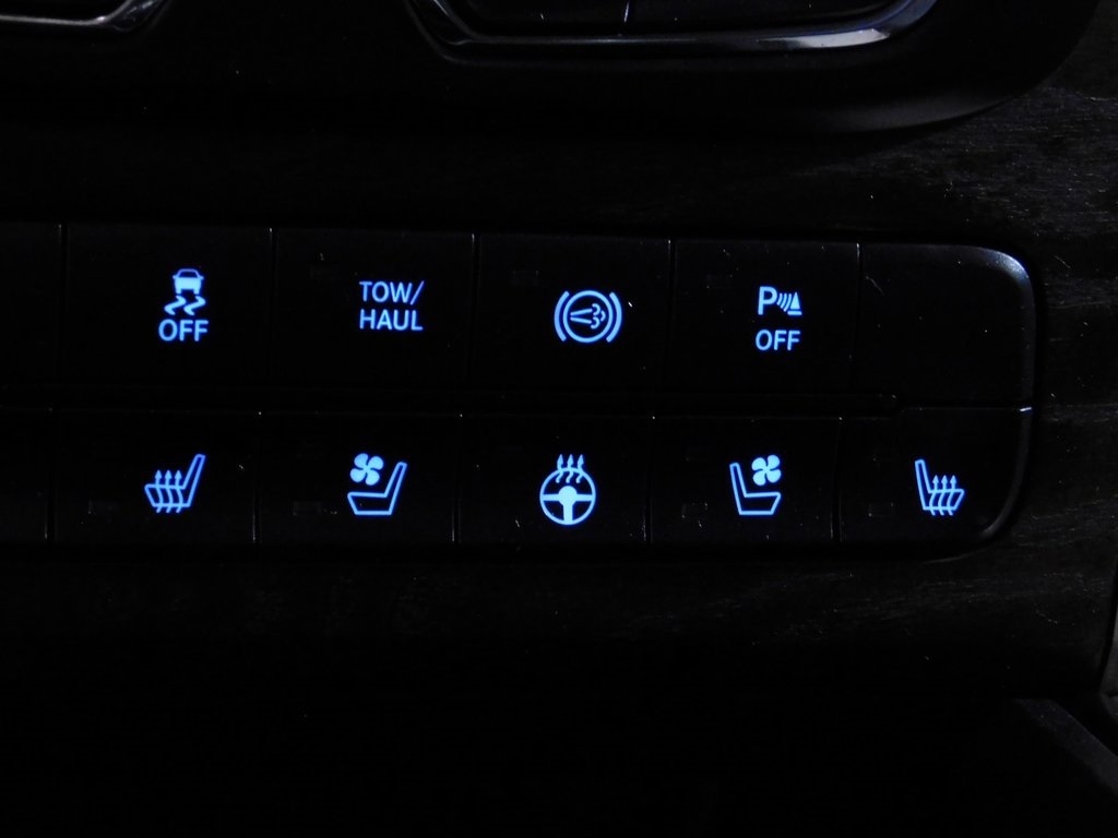 RAM 3500 Longhorn Mega Cab 4WD DRW 2015