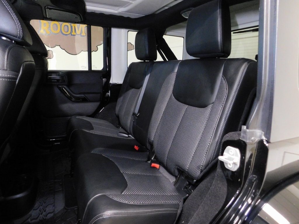 Jeep Wrangler Unlimited Sahara 4WD 2016