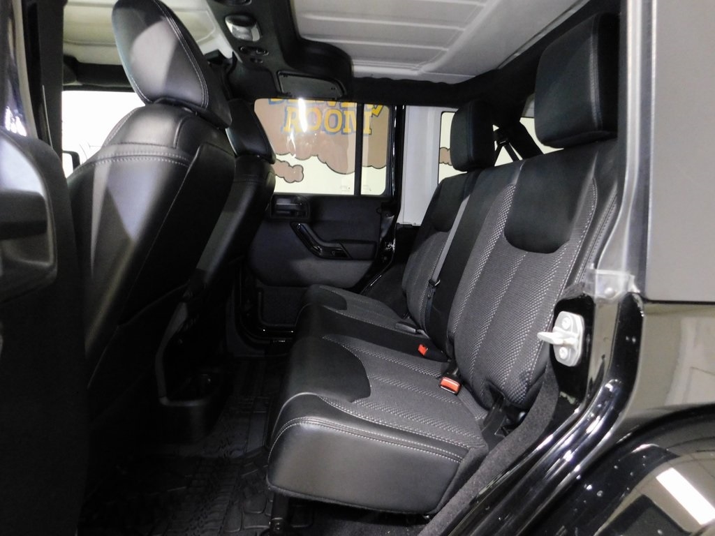 Jeep Wrangler Unlimited Sahara 4WD 2016