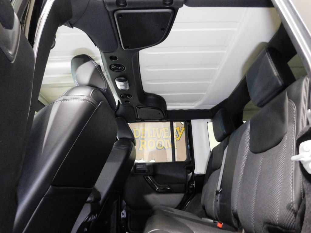 Jeep Wrangler Unlimited Sahara 4WD 2016