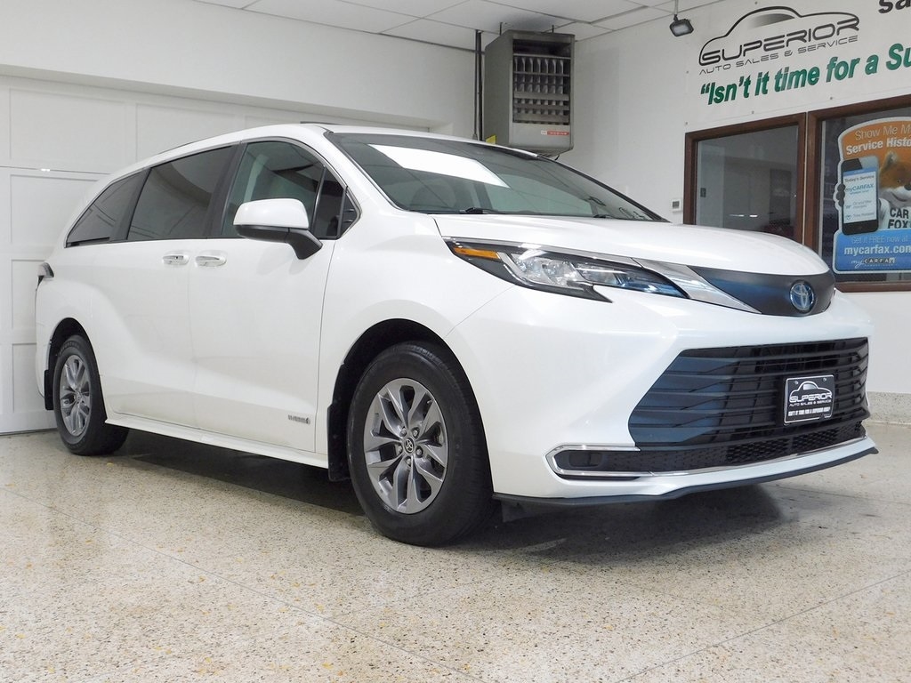 2021 Toyota Sienna photo 2