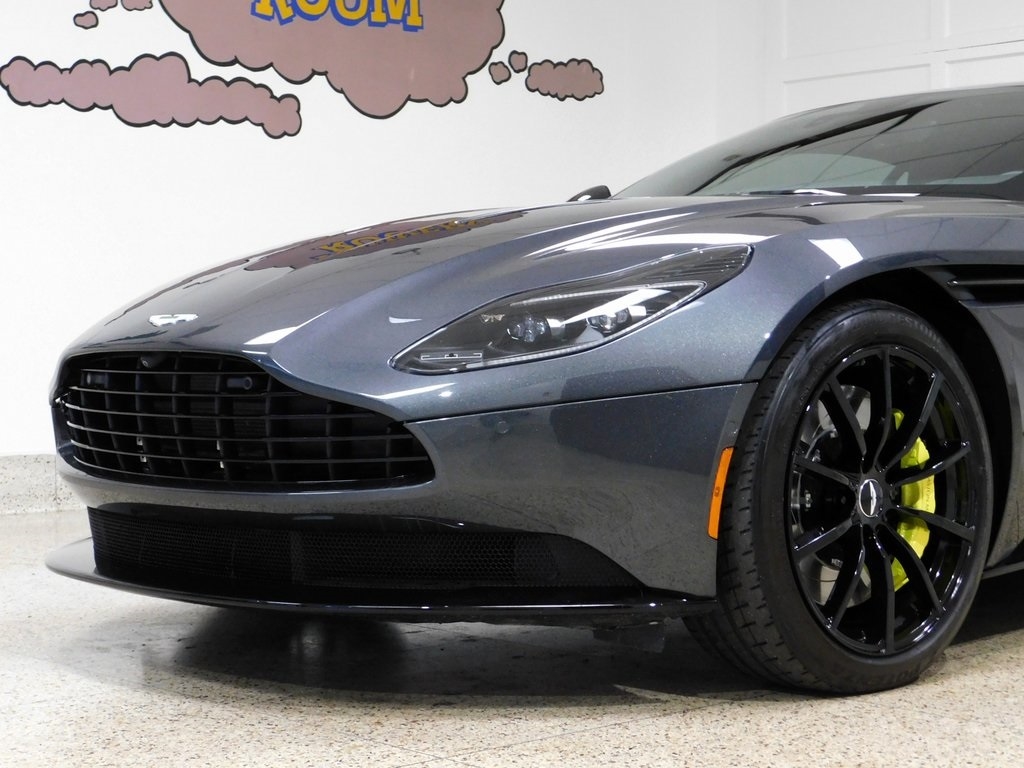 Aston Martin DB11 AMR 2020