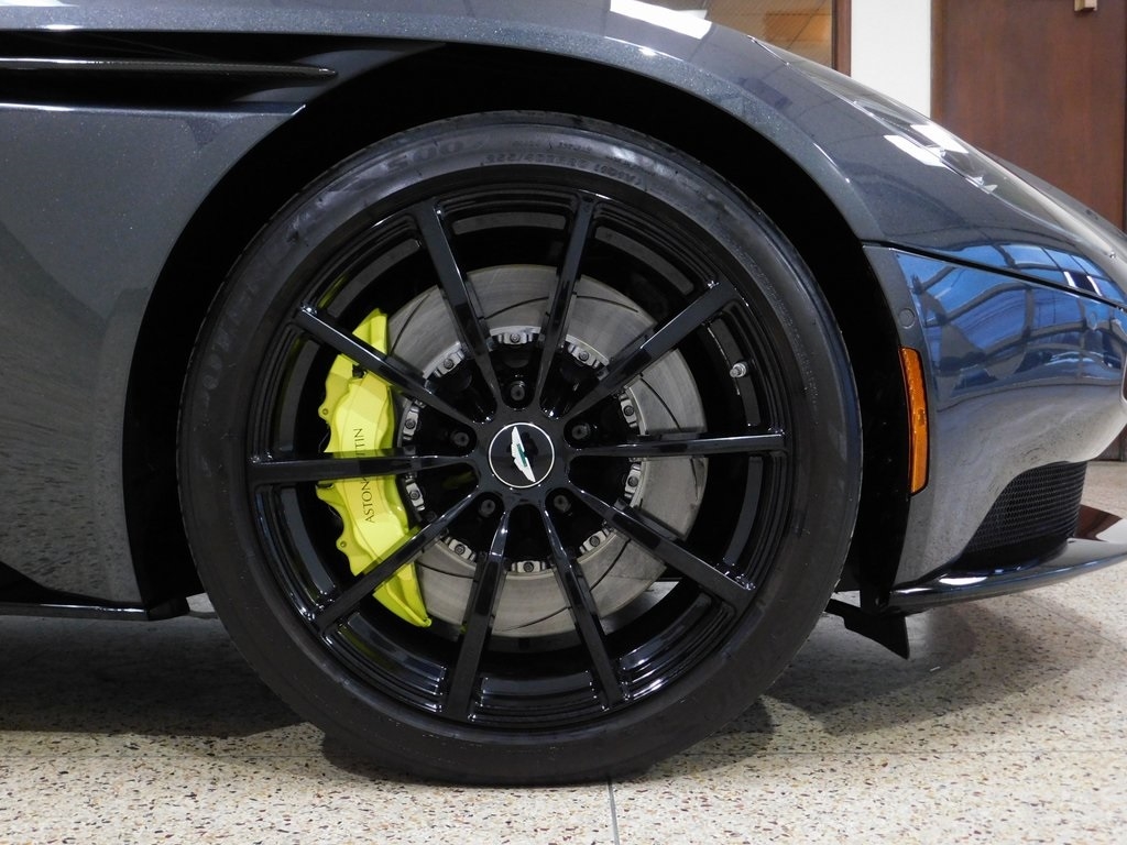 Aston Martin DB11 AMR 2020