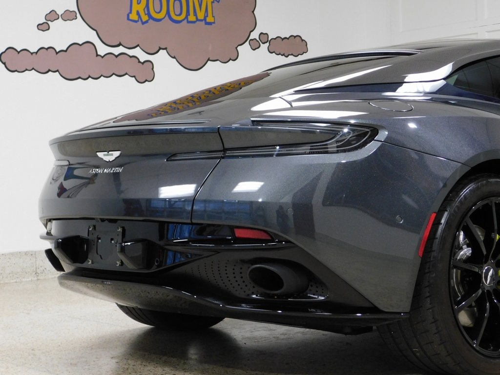 Aston Martin DB11 AMR 2020