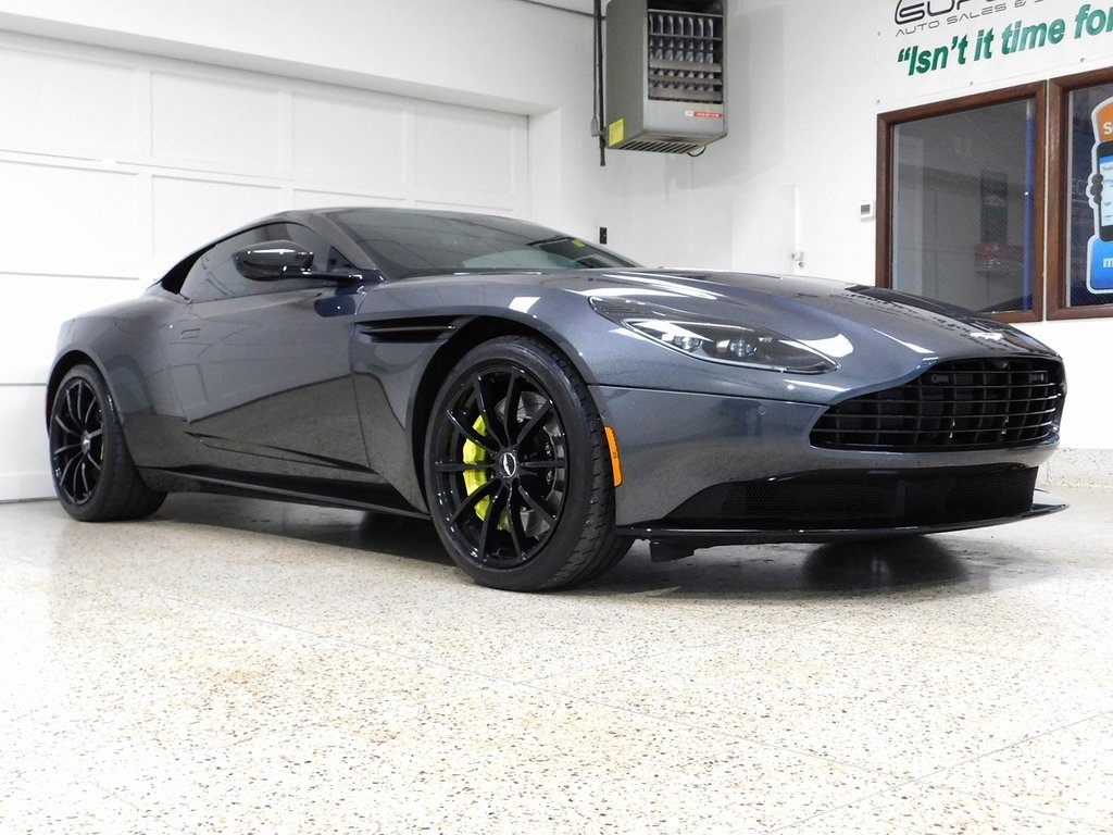 Aston Martin DB11 AMR 2020