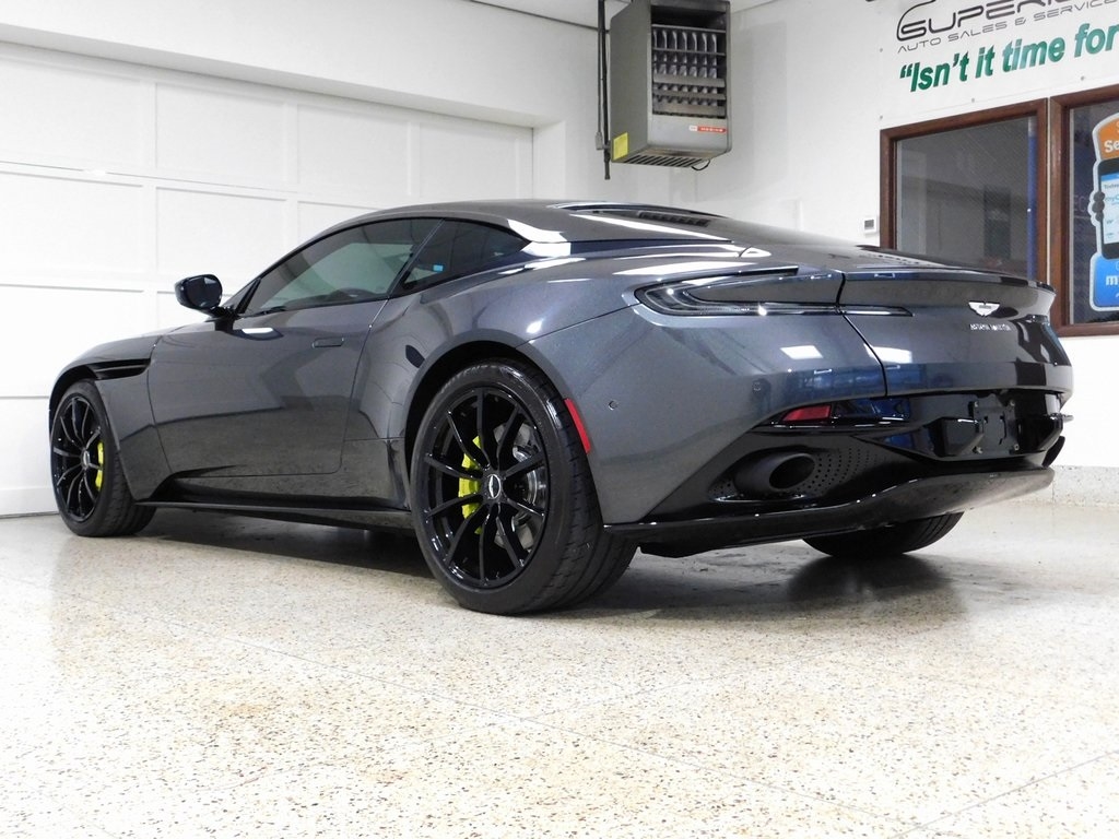 Aston Martin DB11 AMR 2020