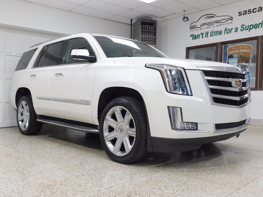 2015 Cadillac Escalade Luxury photo 3