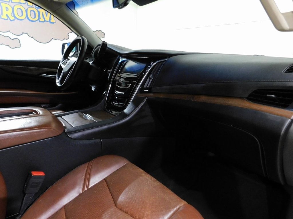 Cadillac Escalade Luxury 2WD 2015