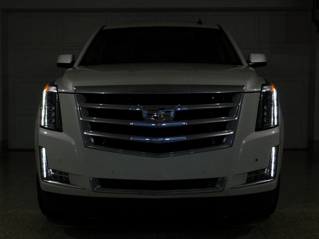 Cadillac Escalade Luxury 2WD 2015