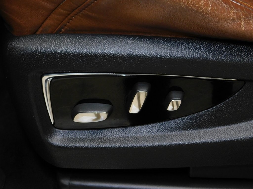 Cadillac Escalade Luxury 2WD 2015