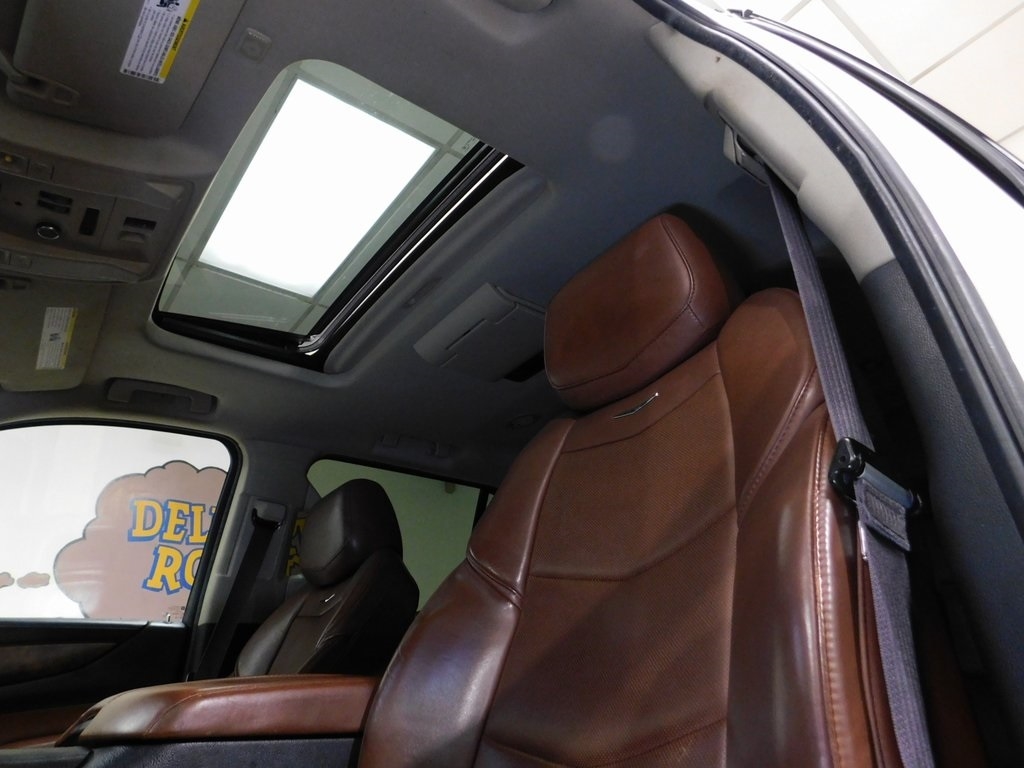 Cadillac Escalade Luxury 2WD 2015