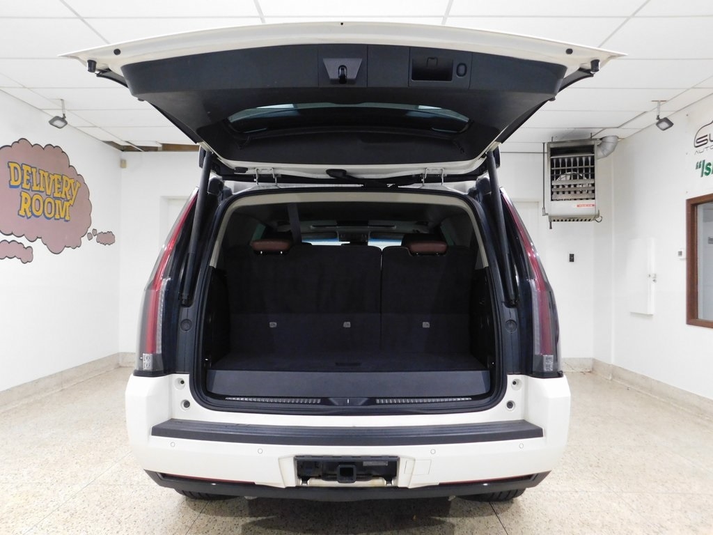 Cadillac Escalade Luxury 2WD 2015