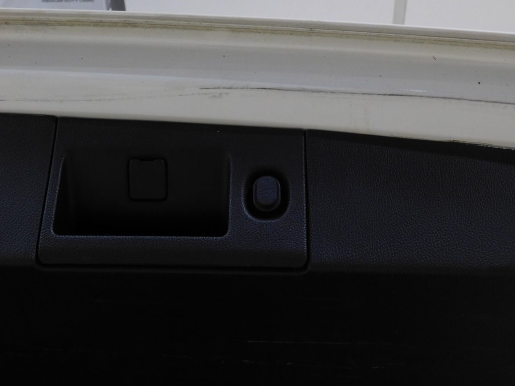 Cadillac Escalade Luxury 2WD 2015