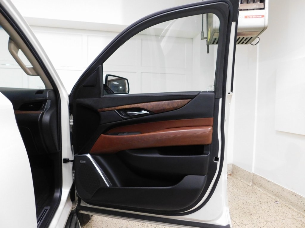 Cadillac Escalade Luxury 2WD 2015