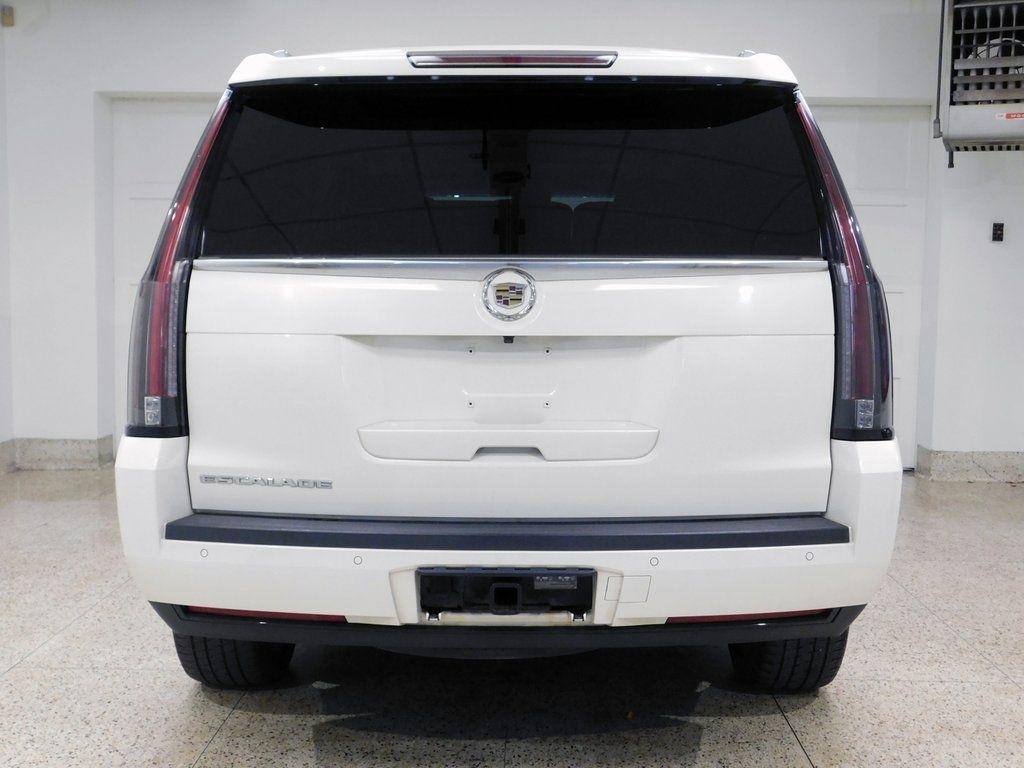 Cadillac Escalade Luxury 2WD 2015