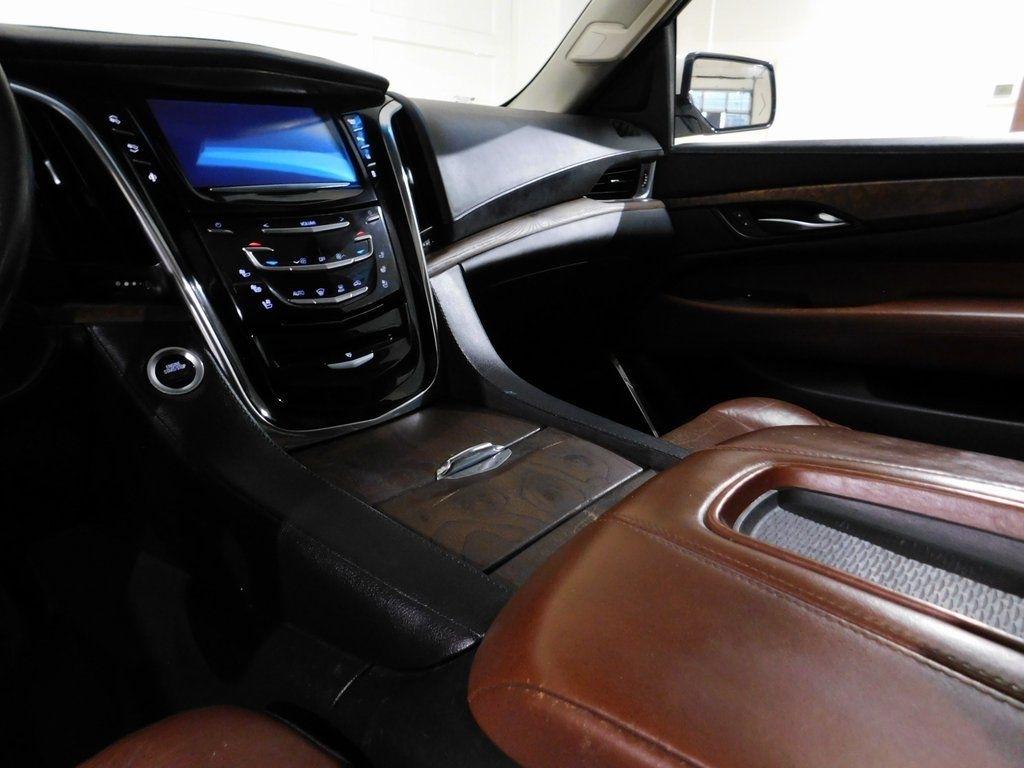 Cadillac Escalade Luxury 2WD 2015