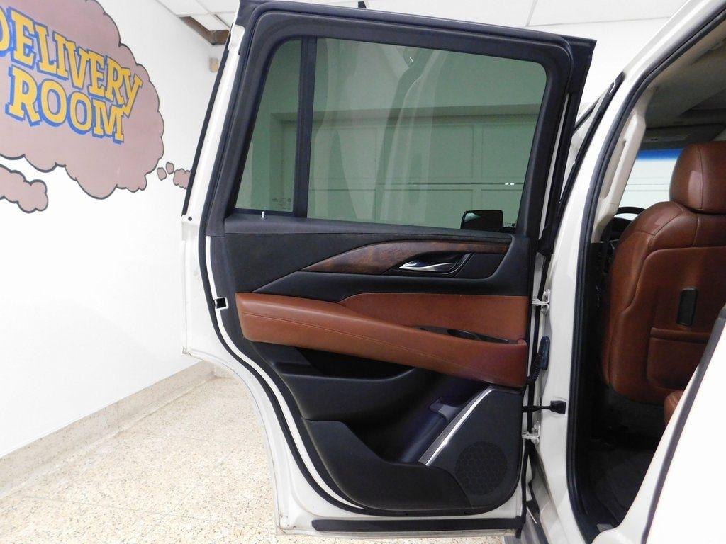 Cadillac Escalade Luxury 2WD 2015