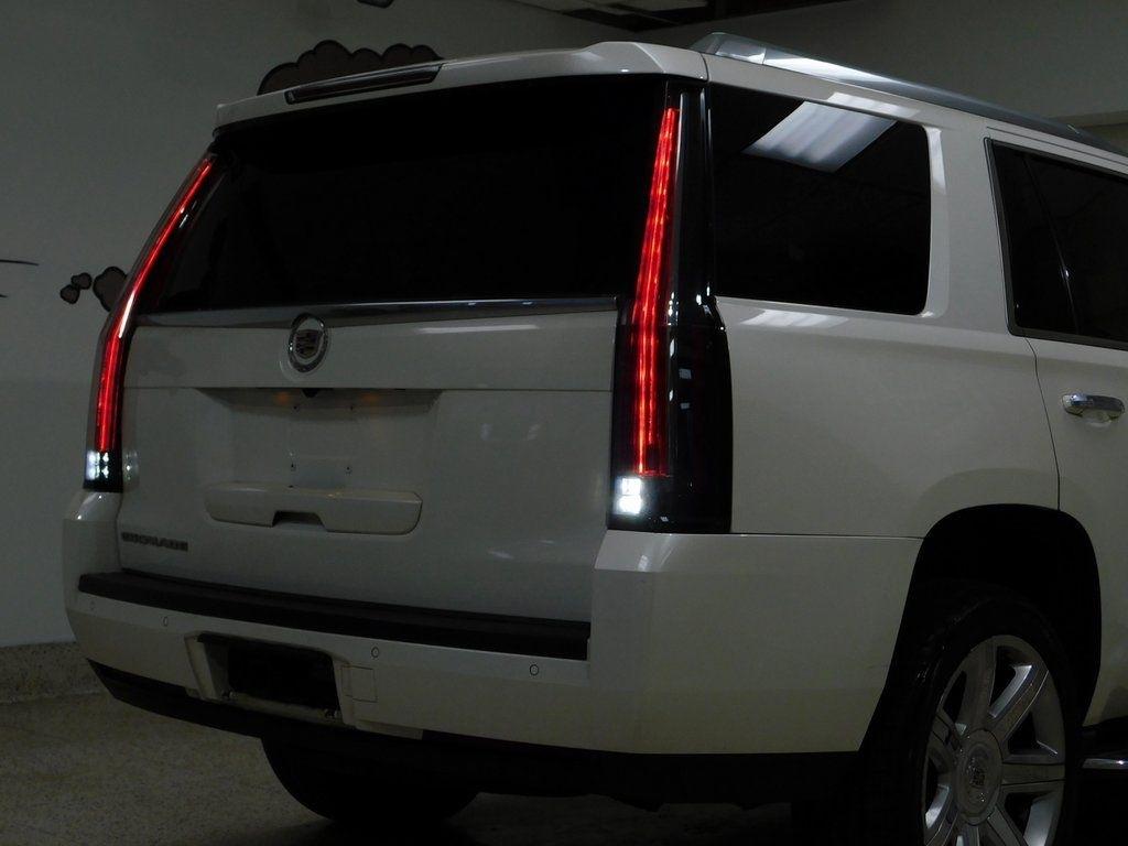 Cadillac Escalade Luxury 2WD 2015
