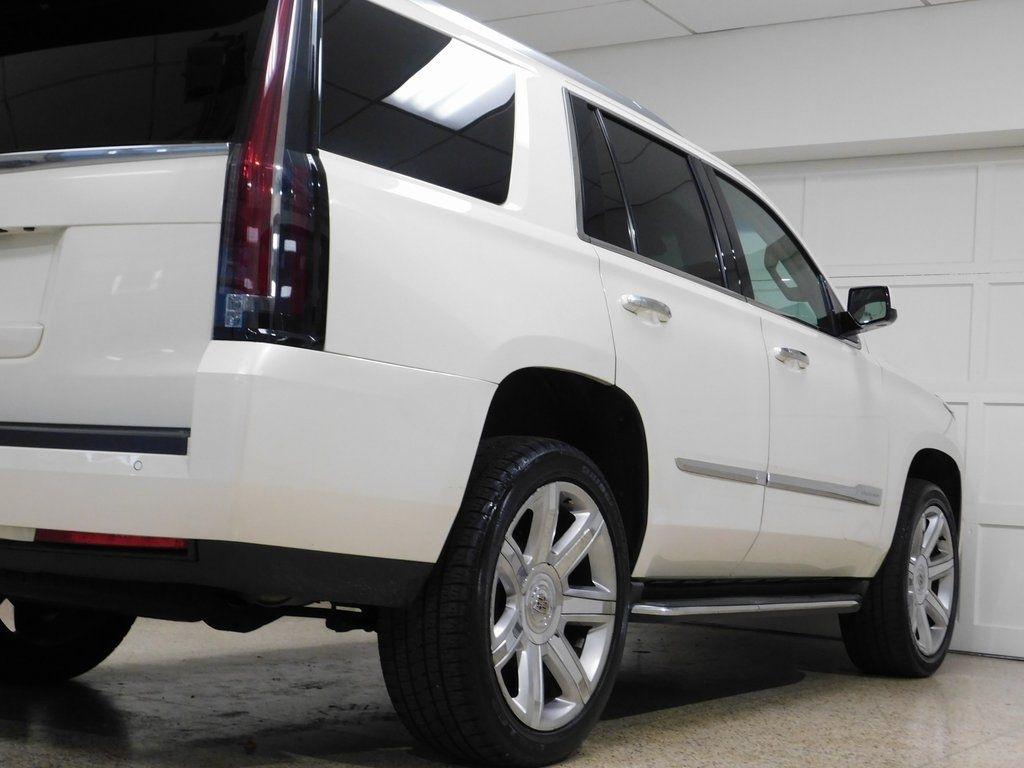 Cadillac Escalade Luxury 2WD 2015