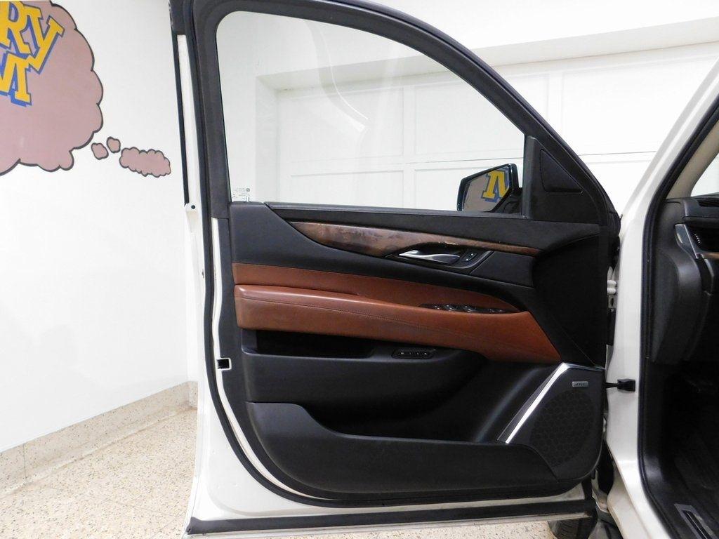 Cadillac Escalade Luxury 2WD 2015