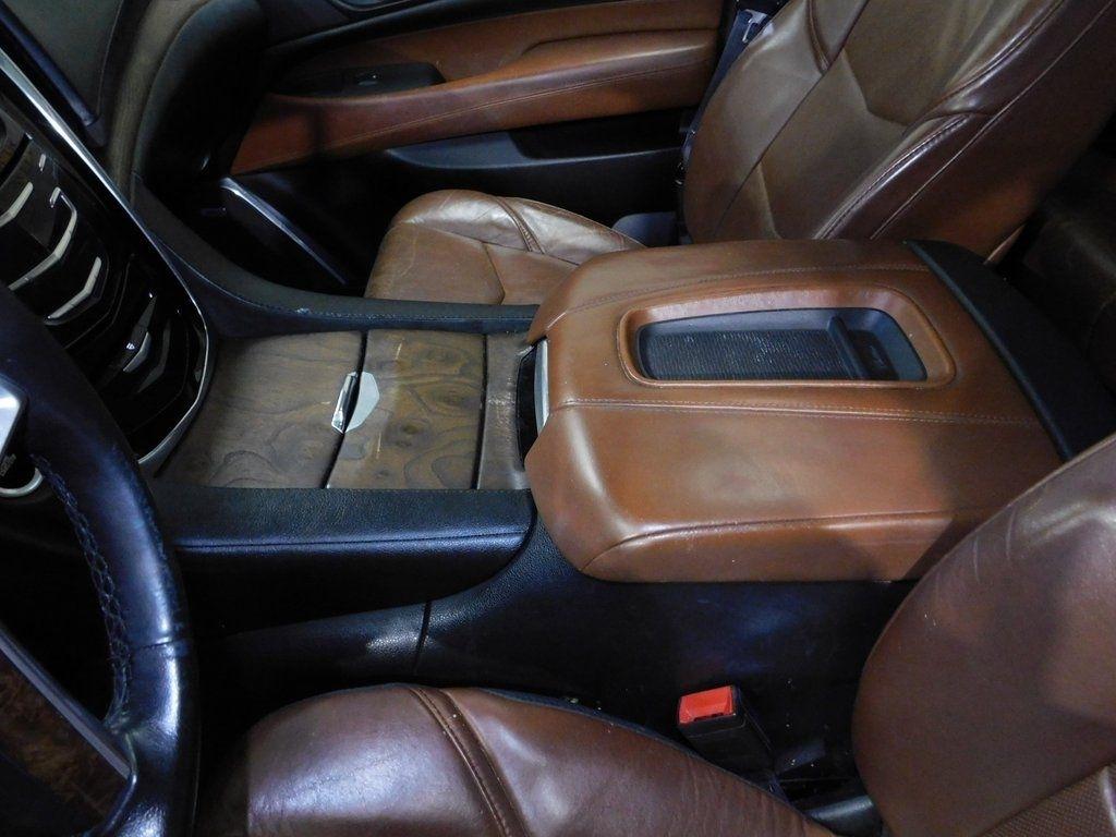 Cadillac Escalade Luxury 2WD 2015