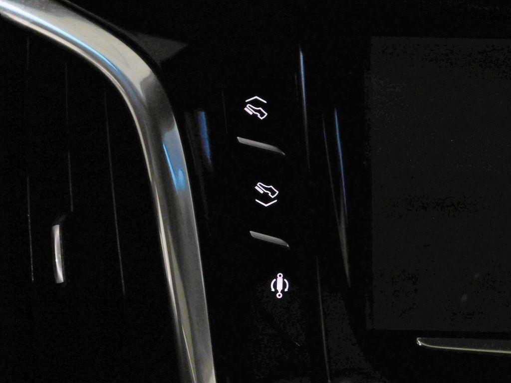 Cadillac Escalade Luxury 2WD 2015