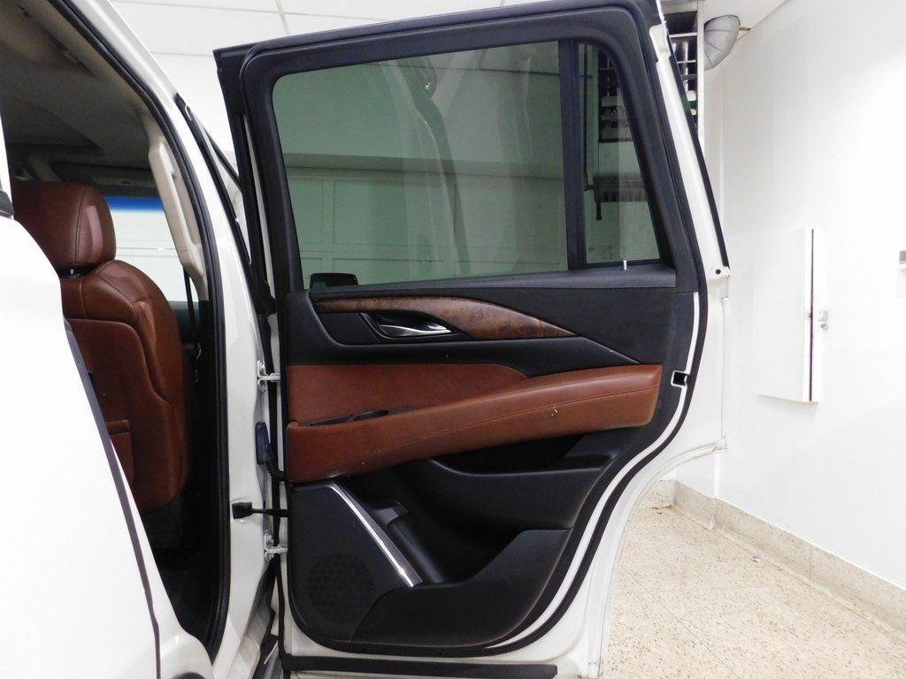 Cadillac Escalade Luxury 2WD 2015