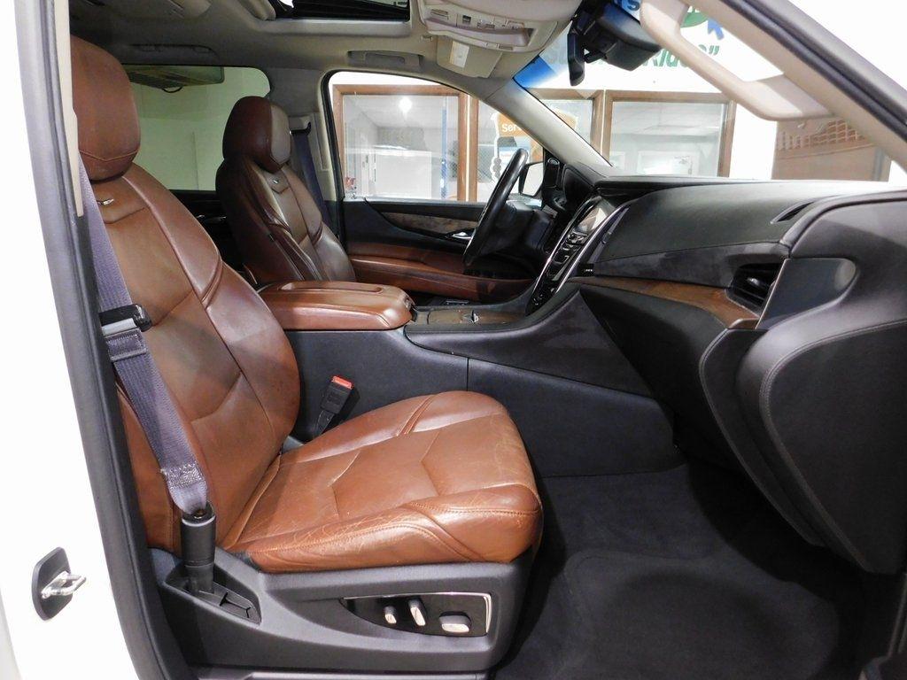 Cadillac Escalade Luxury 2WD 2015