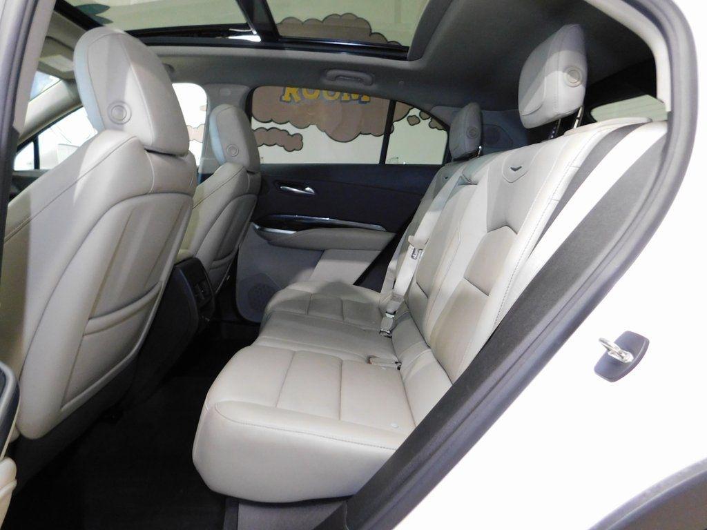 Cadillac XT4 Premium Luxury AWD 2021