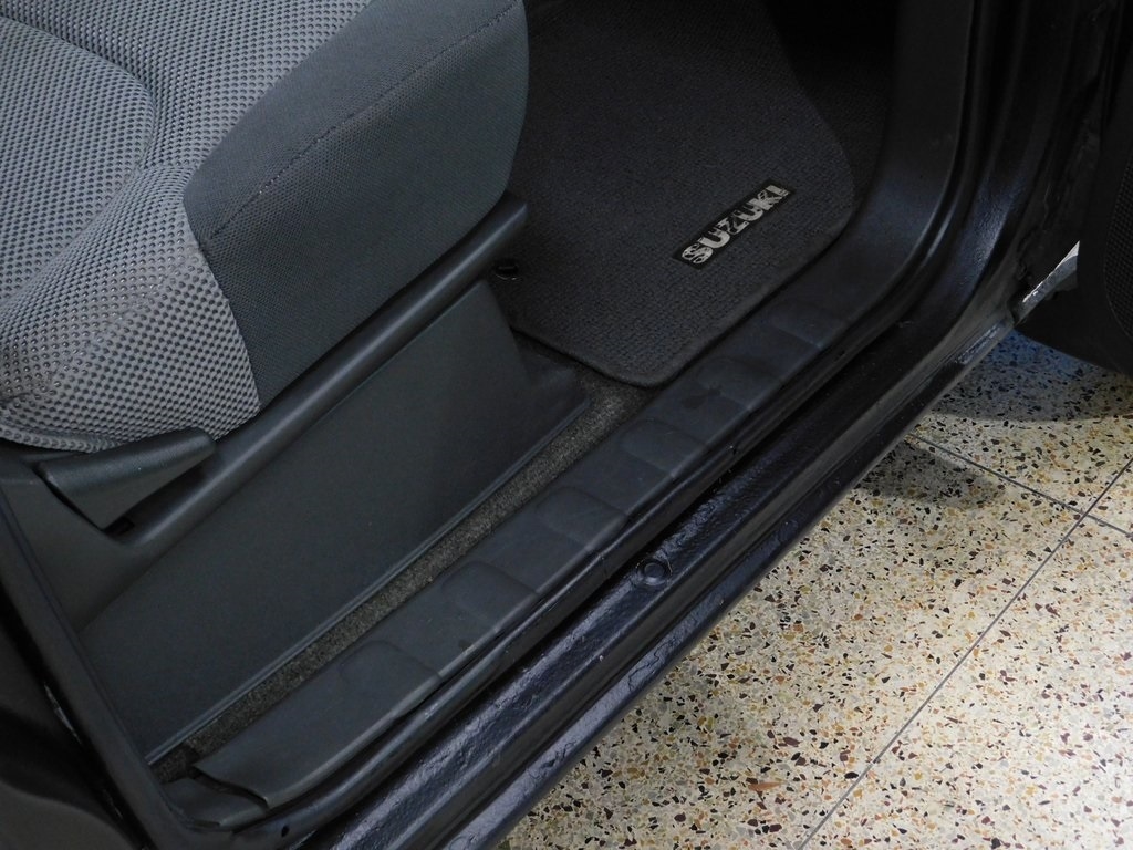 Suzuki Equator Ext Cab 2WD 2010