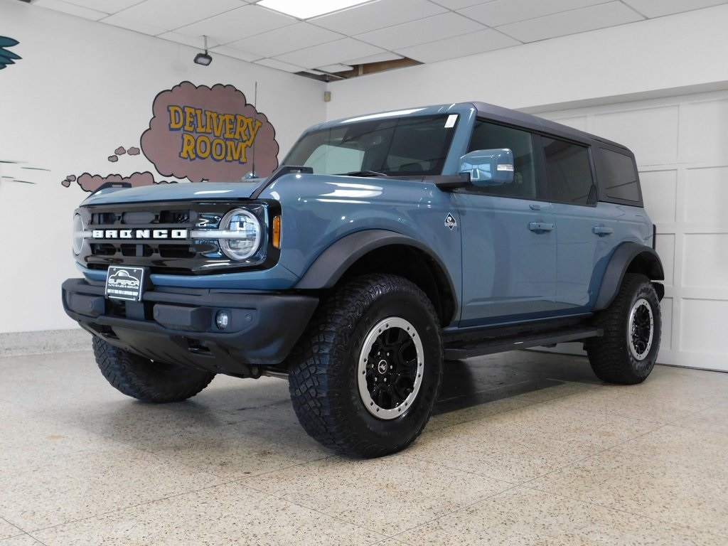 2022 Ford Bronco Outer Banks 4-Door w/Advanced