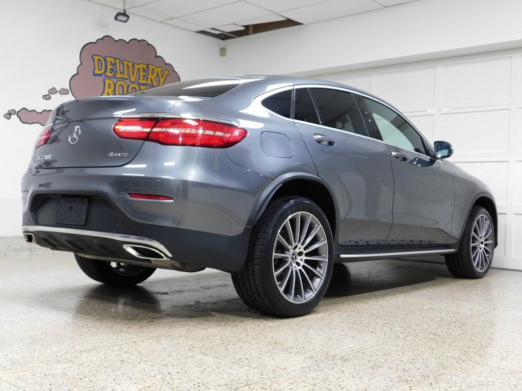 2018 Mercedes Benz GLC 300 4MATIC photo 3