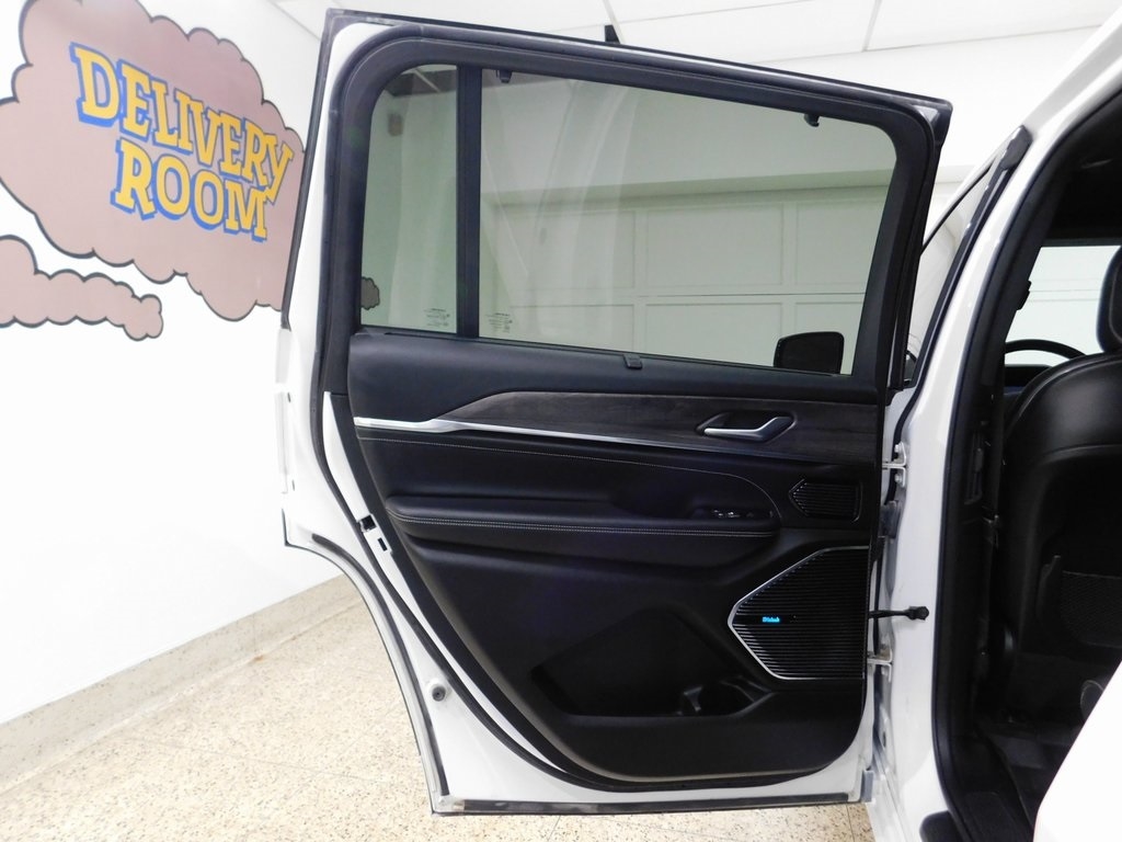 Jeep Grand Cherokee L Overland 4WD 2022