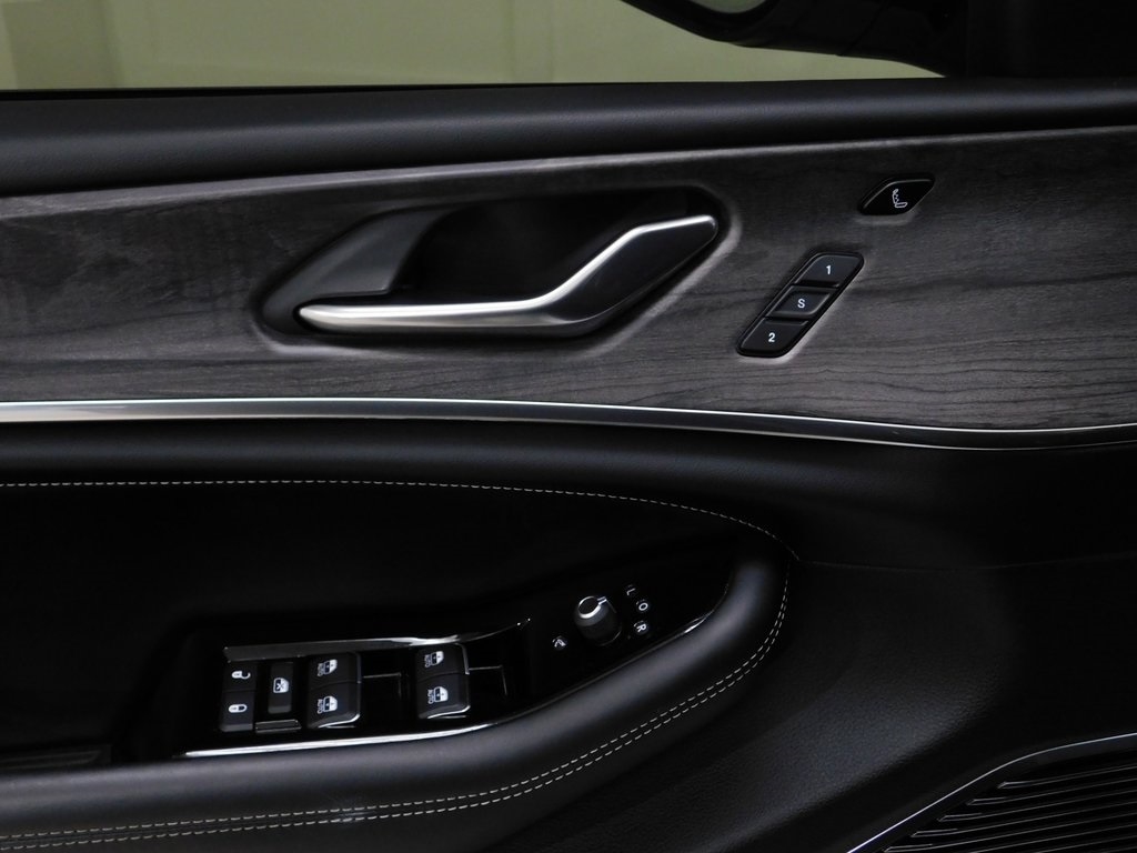 Jeep Grand Cherokee L Overland 4WD 2022