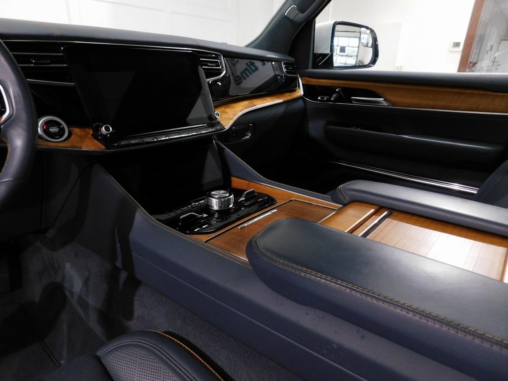 Jeep Grand Wagoneer Series II 4WD 2022