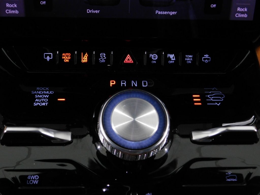 Jeep Grand Wagoneer Series II 4WD 2022