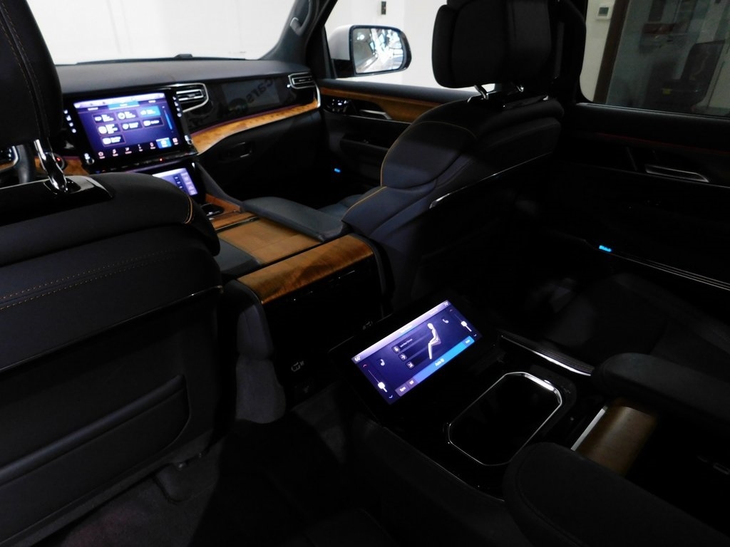 Jeep Grand Wagoneer Series II 4WD 2022