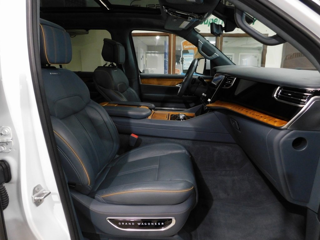 Jeep Grand Wagoneer Series II 4WD 2022