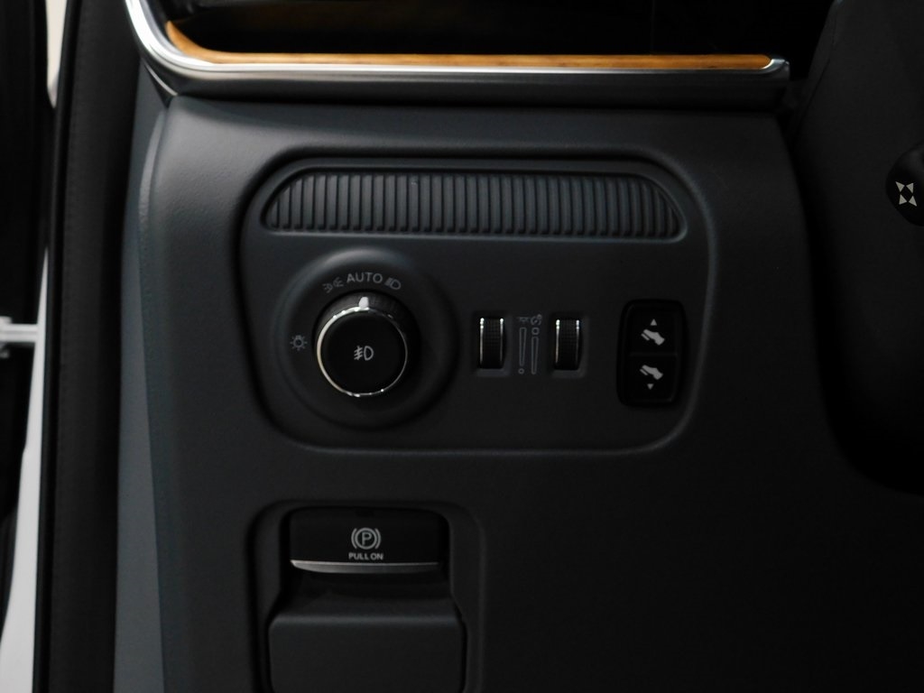 Jeep Grand Wagoneer Series II 4WD 2022