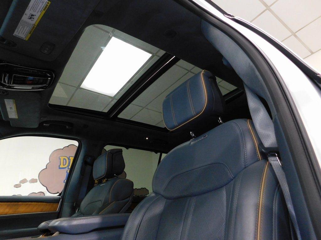 Jeep Grand Wagoneer Series II 4WD 2022