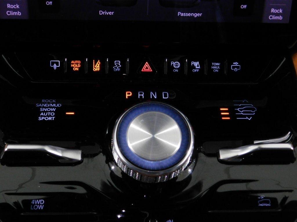 Jeep Grand Wagoneer Series II 4WD 2022