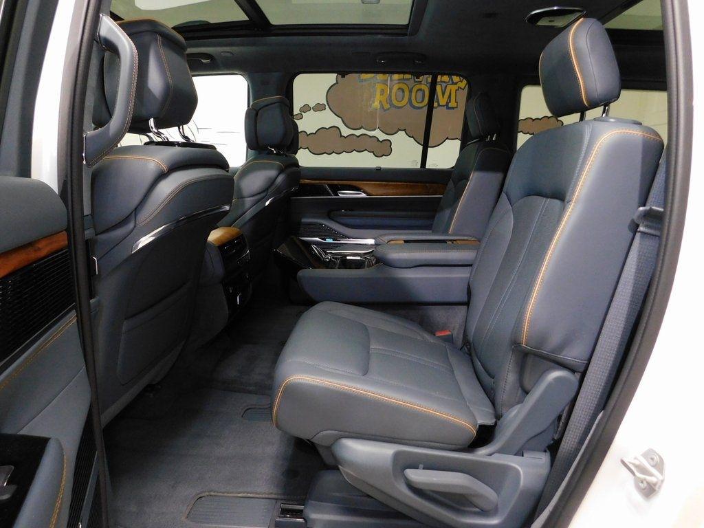 Jeep Grand Wagoneer Series II 4WD 2022