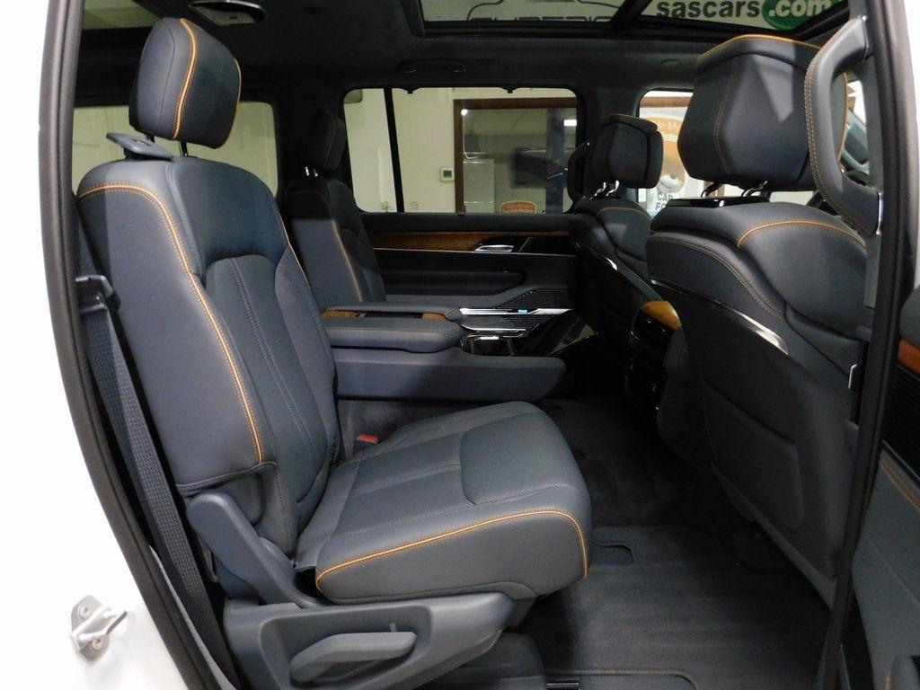 Jeep Grand Wagoneer Series II 4WD 2022