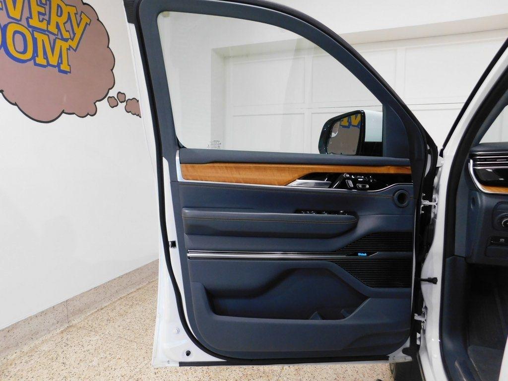 Jeep Grand Wagoneer Series II 4WD 2022