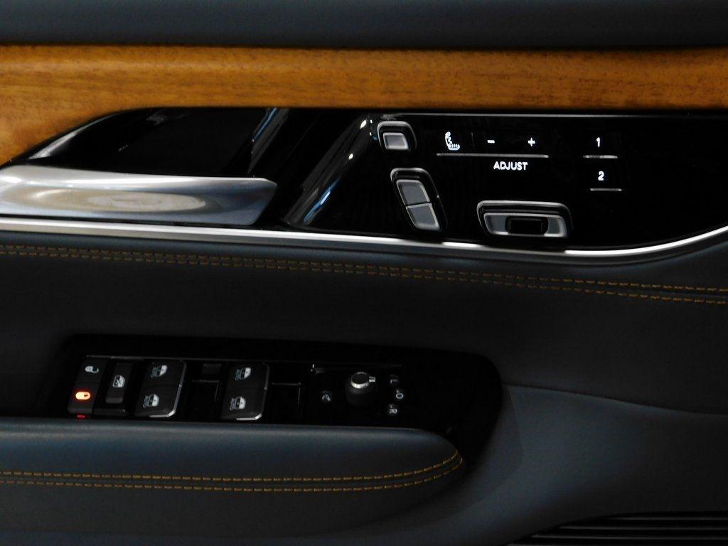 Jeep Grand Wagoneer Series II 4WD 2022