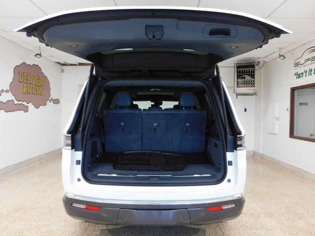 Jeep Grand Wagoneer Series II 4WD 2022