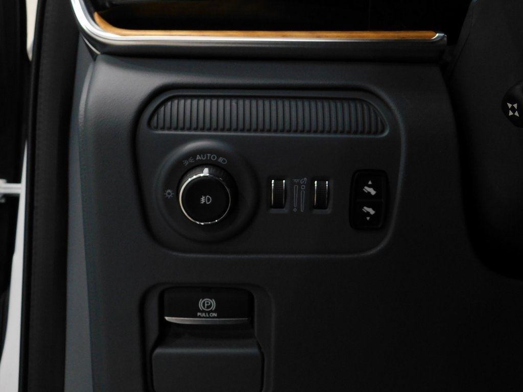 Jeep Grand Wagoneer Series II 4WD 2022