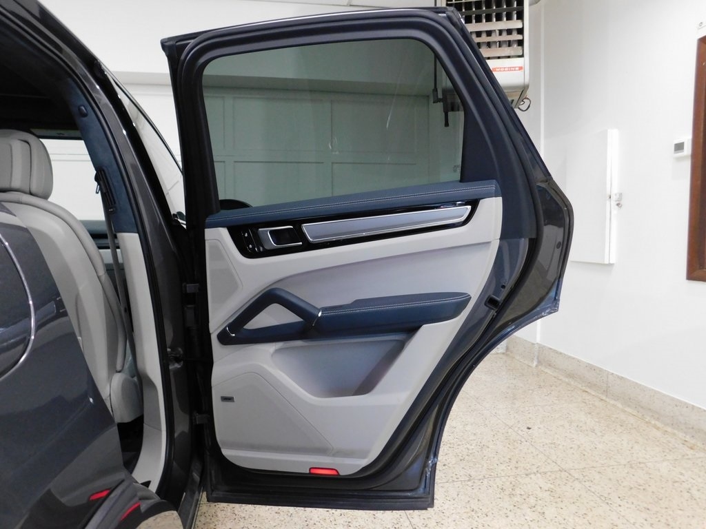 Porsche Cayenne GTS 2021